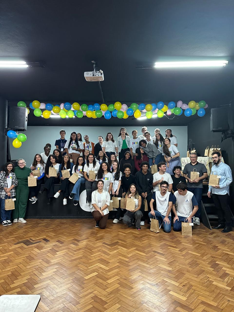 Imagem da notícia Clube de Ciências Meninas STEM!